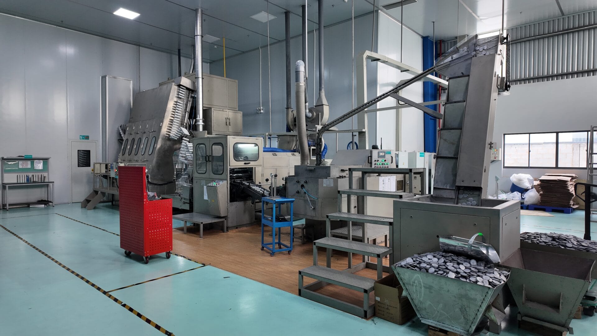 ALUMINUM BOTTLE PRODUCTION LINE AT VAB